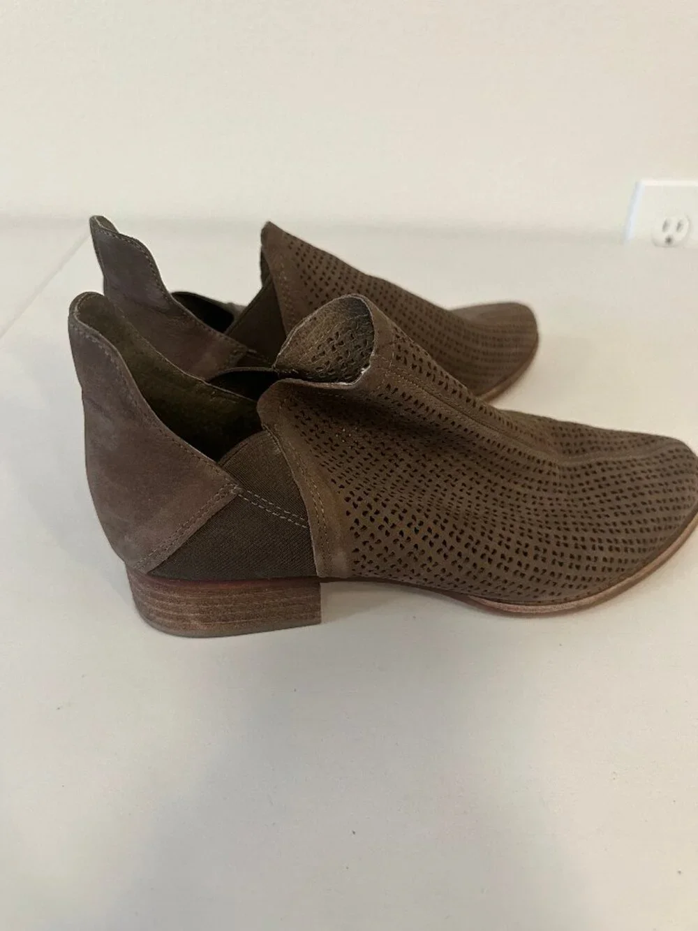 Vince Camuto Women's 8M Brown Perforated Suede Ankle Booties Low Block Heel